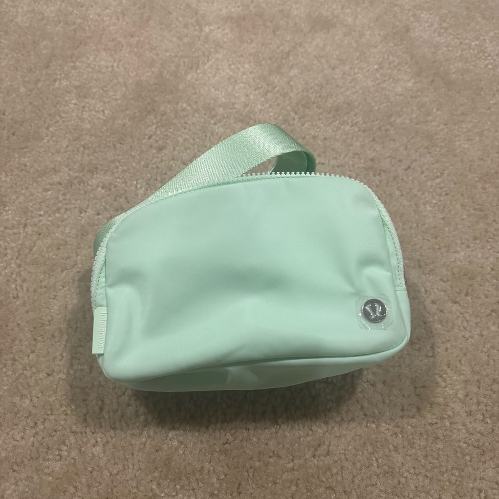 lululemon Everywhere Belt Bag